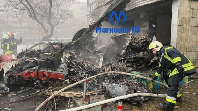 Відео перших хвилин після падіння гелікоптера в Броварах