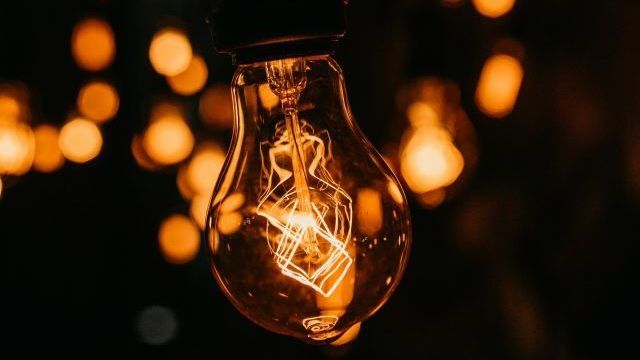 Кабмін зберіг фіксовану ціну на електроенергію для населення до 30 квітня