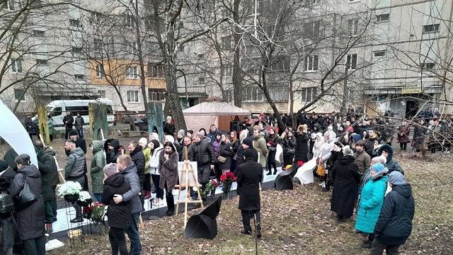 Авіакатастрофа у Броварах: ховають загиблих дитину та маму