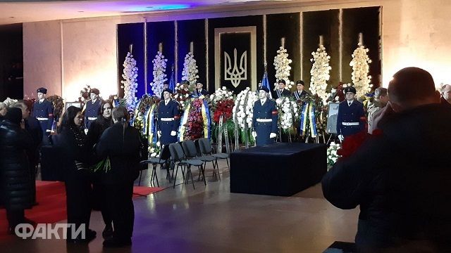Прощання з Монастирським, Єніним: у Києві прощаються із загиблим керівництвом МВС
