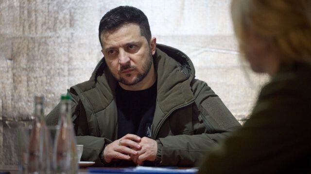 Зараз не можна бути подумки далеко від війни, українці та світ мають допомагати захисту – Зеленський