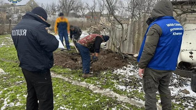 Погибли в результате обстрелов: на Херсонщине эксгумировали тела 5 человек