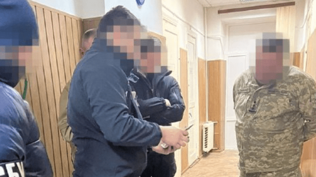 заступника начальника Центральної ВЛК викрили на хабарі