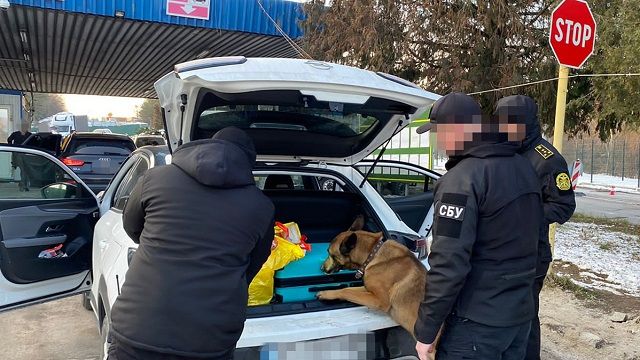 На девяти региональных таможнях проводят обыски