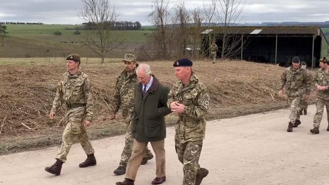 Чарльз ІІІ відвідав українських військових, які навчаються у Великій Британії