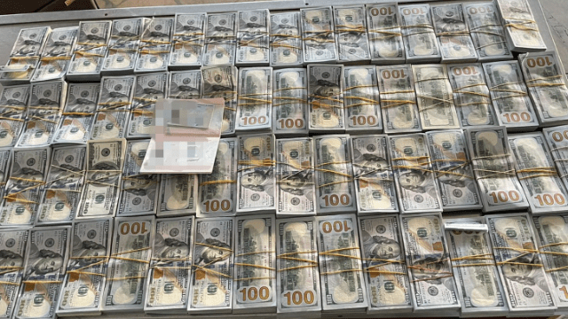 37 млн грн у валізах 37 млн грн у валізах