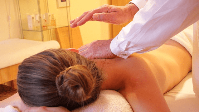 Спалила під час сеансу: в Івано-Франківську масажистка вбила клієнтку