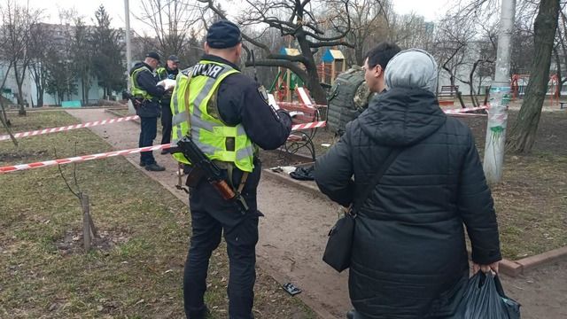 У Києві біля дитмайданчика від вибуху гранати загинув чоловік – поліція
