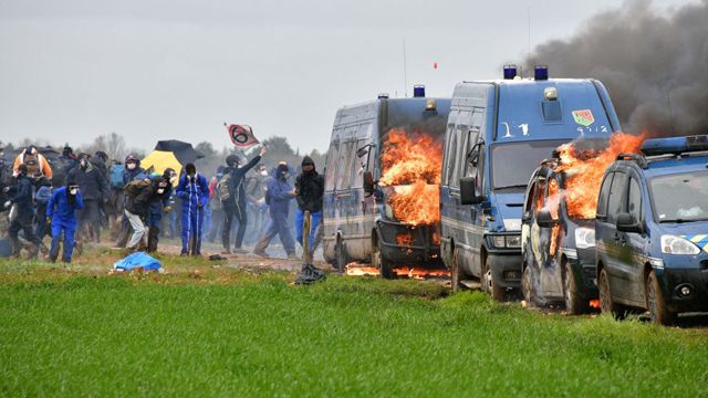 Во Франции вспыхнули протесты против строительства водохранилищ