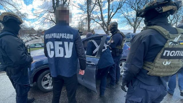 Воровали деньги с банковских счетов граждан ЕС. СБУ с чешскими коллегами задержала мошенников