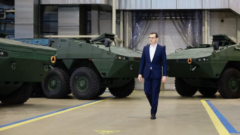 Моравецький: Україна закупить у Польщі бронетранспортерів Rosomak