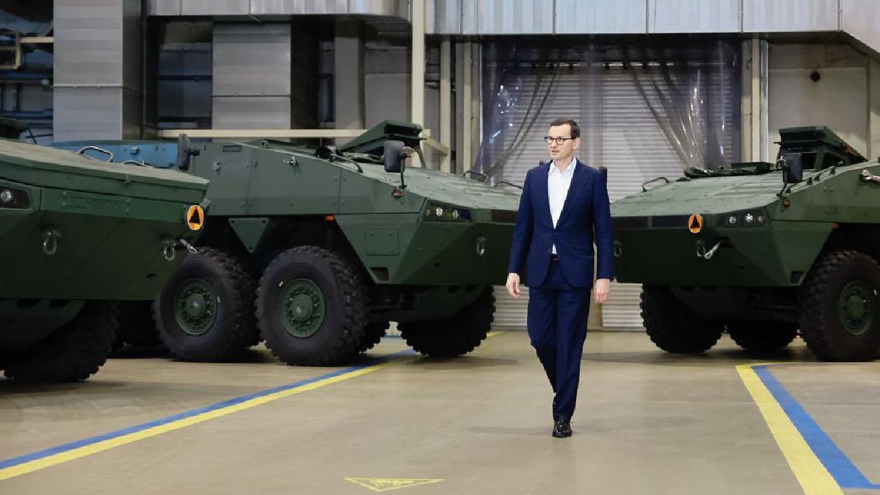 Моравецкий: Украина закупит у Польши бронетранспортеров Rosomak