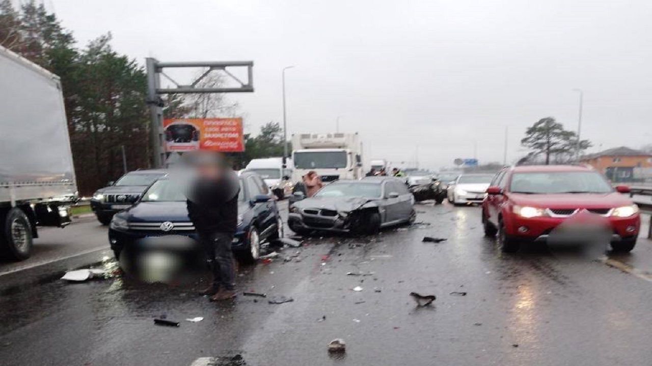ДТП на Житомирской трассе — столкнулись автобус и 9 авто