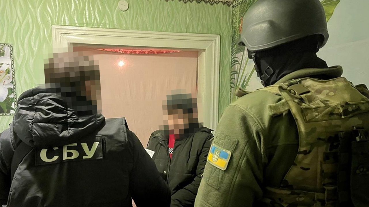 Наводила ракеты по школе в Донецкой области: СБУ задержала предательницу