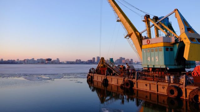 Россия уменьшила суточную добычу нефти на 700 тыс. баррелей за март — Bloomberg