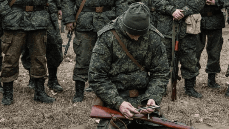 російські військові