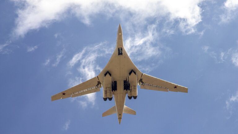стратегійчний Ту-160
