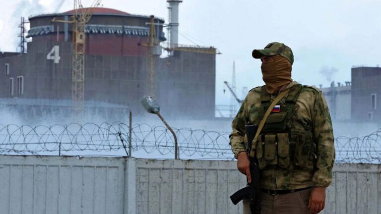 російський військовий на ЗАЕСросійський військовий на ЗАЕС