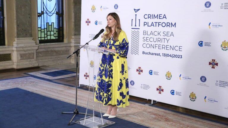 Еміне Джапарова