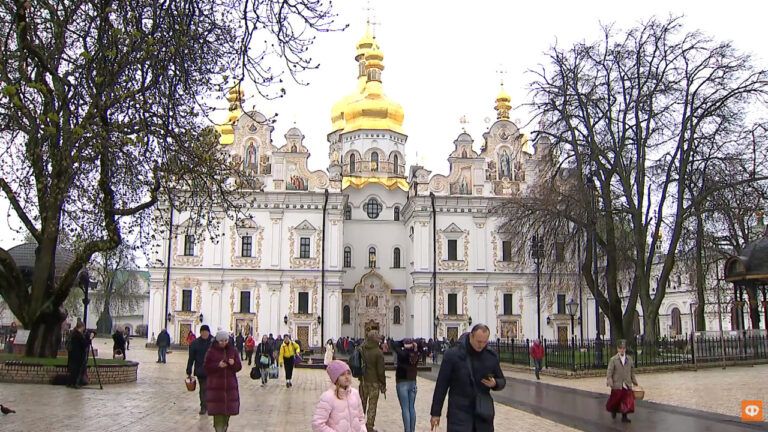 Історичне богослужіння. Вперше за 300 років Великодня літургія у Києво-Печерській лаврі відбулася українською мовою