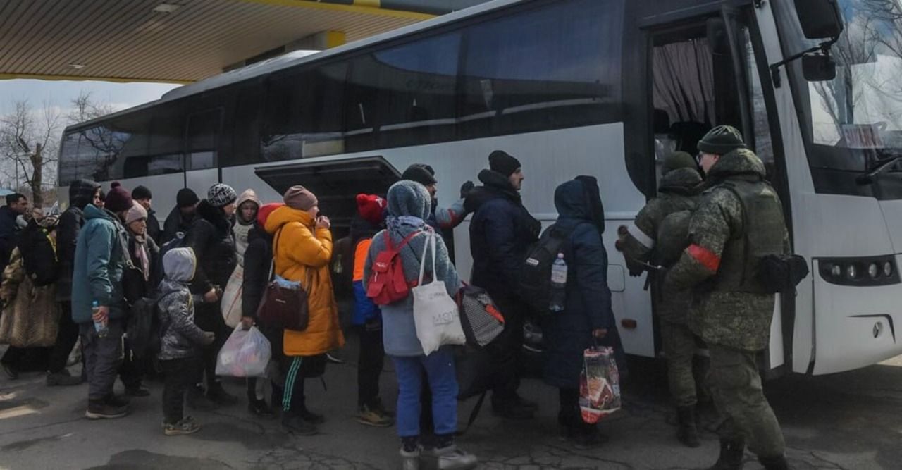У бік Криму. Росіяни вивозять дітей з Енергодара