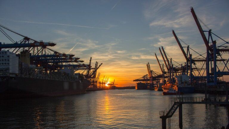 В Азовському морі затонув суховантаж із зерном: РФ заявляє про атаку дронів