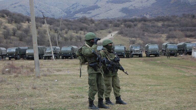 Російські окупанти в Криму