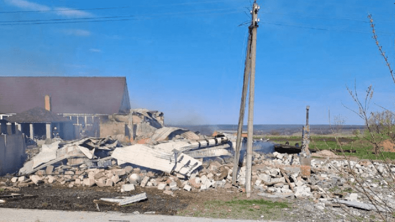Вирви та посічені паркани: у Бєлгородскій області скаржаться на обстріли