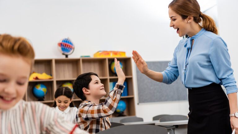 освіта, викладач у школі