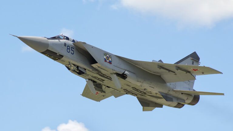 У Мурманській області РФ загорівся і впав винищувач МіГ-31