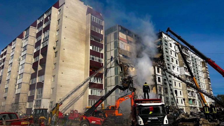 Умань – попадание ракеты Х-101 в многоэтажку (видео) – момент прилета в Умани