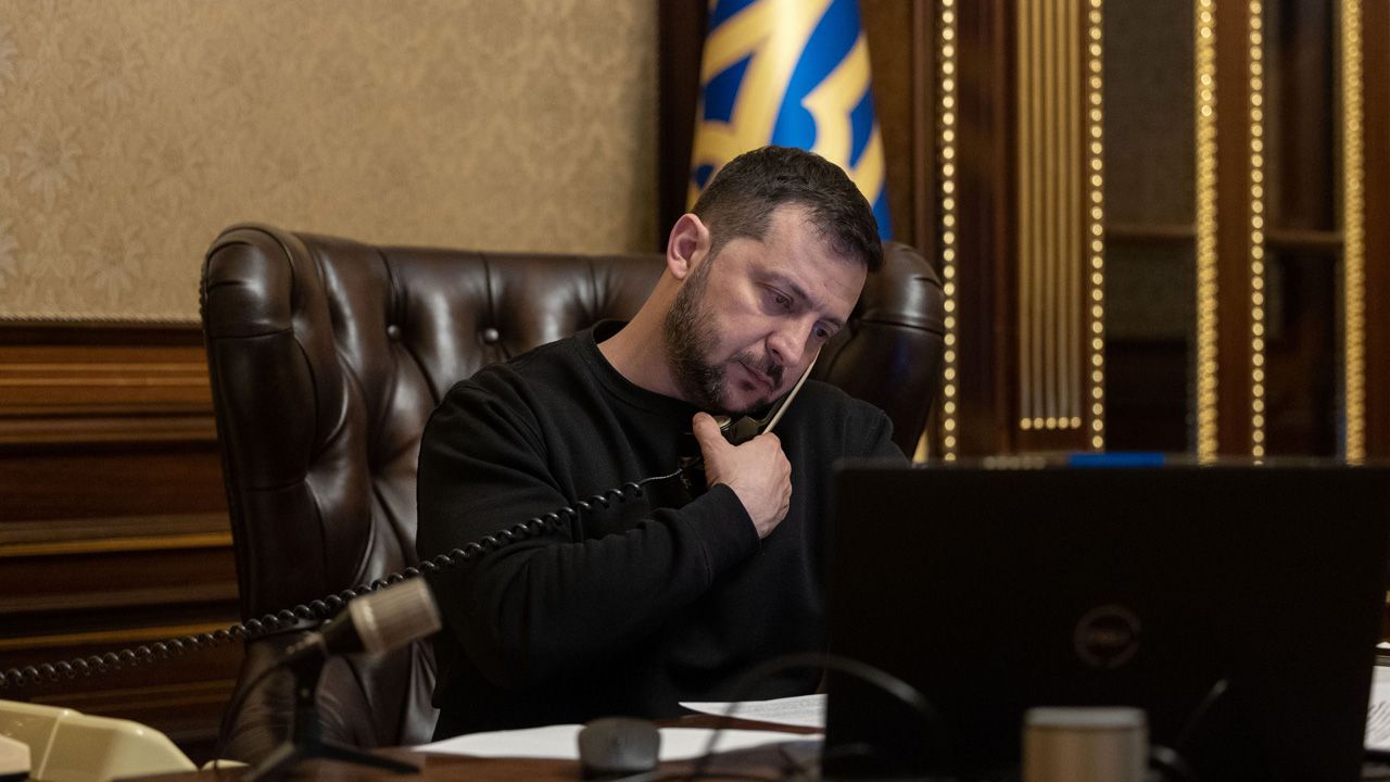 Байден в разговоре с Зеленским объявил о пакете помощи на $425 млн