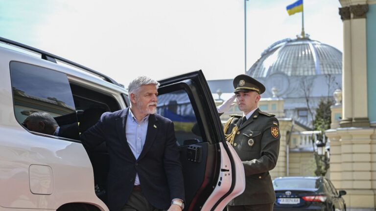 Президент Чехії відмовив 56 особам в участі в бойових діях в Україні