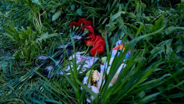 Місце ракетного удару по багатоповерхівці в Умані