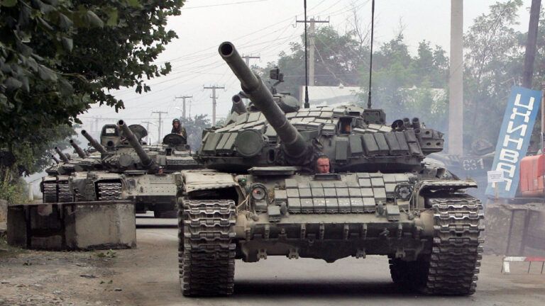 російські танки Т-90, переміщення російської техніки