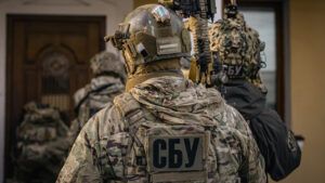 СБУ повідомила про підозру очільнику Оленівської колонії, який катував військовополонених ЗСУ Очільнику Оленівської колонії повідомили про підозру у катуванні полонених ЗСУ