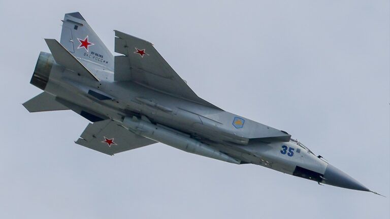 Скільки летить Кинджал