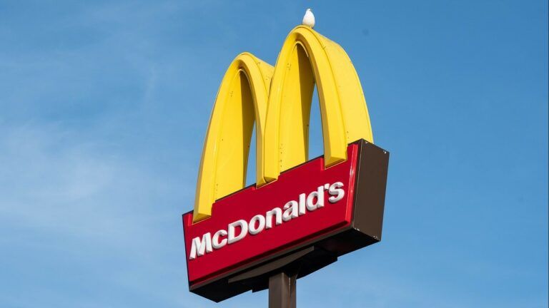 В Україні черги в Макдональдс (McDonald's) через меню з Майкнрафт (Minecraft)