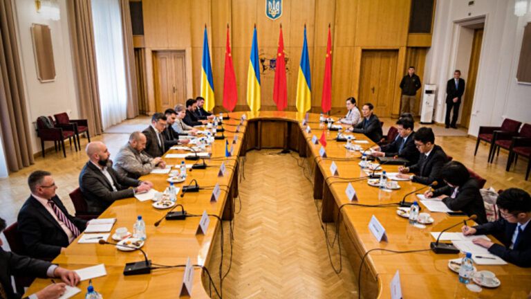 Кулеба зустрівся із посланцем Китаю: у МЗС повідомили, що обговорювали на зустрічі