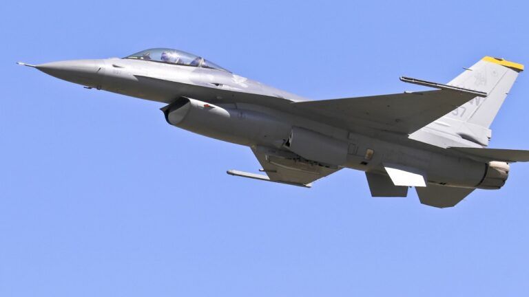 винищувач F-16