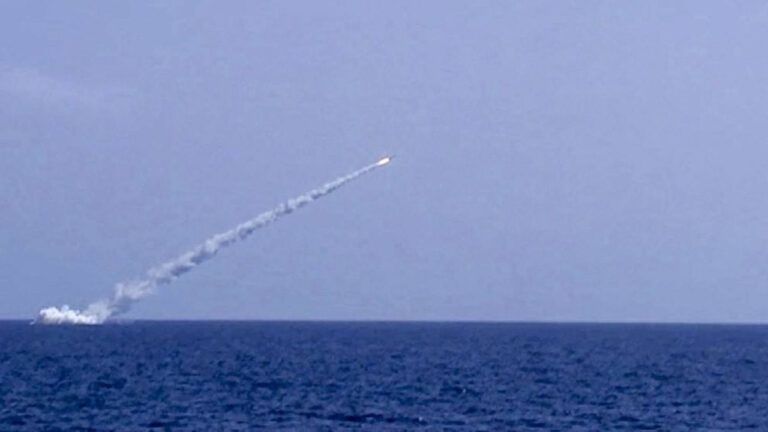 Підводний човен РФ Великий Новгород з Калібрами