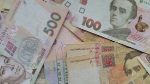 Гроші, виплати, гривня, гривні