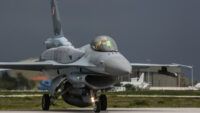 винищувач F16