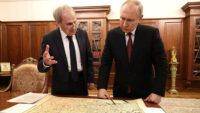 Подарили карту со шведским Петербургом: с Путиным произошел конфуз в прямом эфире