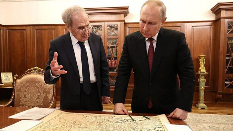 Подарили карту со шведским Петербургом: с Путиным произошел конфуз в прямом эфире