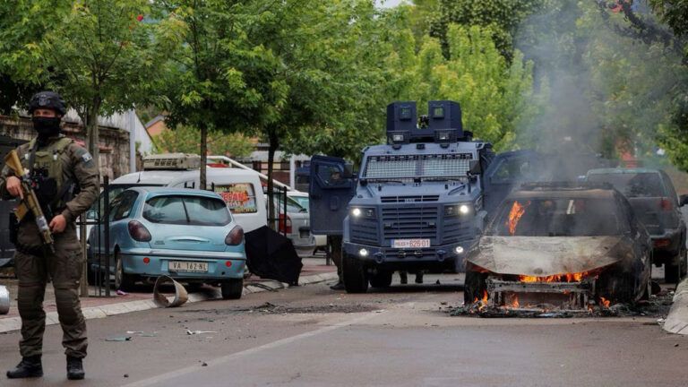 Сербія привела армію в стан найвищої боєготовності через протести в Косові
