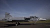 Що допоможе Україні краще захистити небо – шведські винищувачі Gripen чи F-16