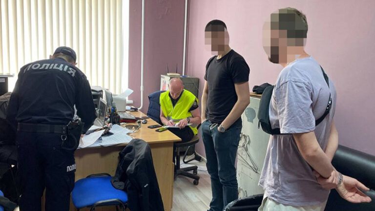 поліція викрила двох чоловіків, які знімали роботу ППО