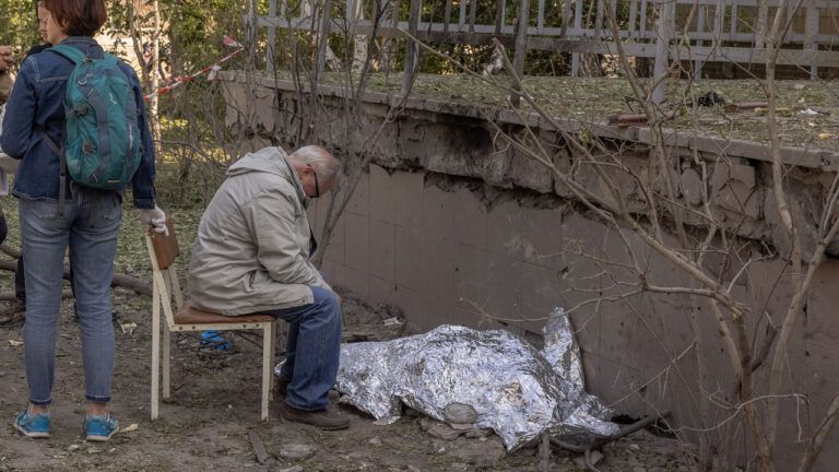 Зеленский раскритиковал власти Киева за закрытые укрытия