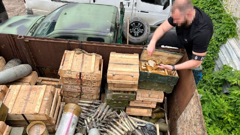 Гранаты, мины и зенитная установка. В Харьковской области обнаружили тайник оккупантов
